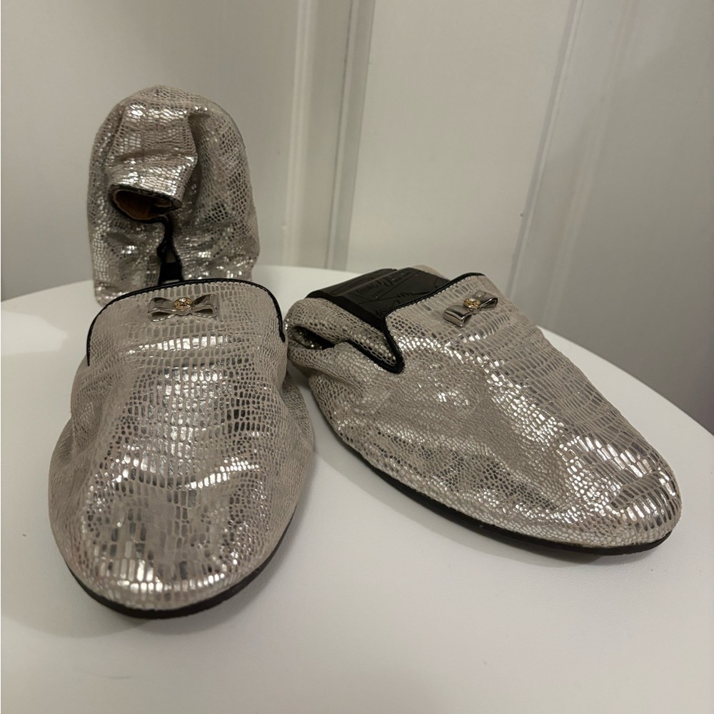 Henri Bendel Size 9 Sole Ambition Foldable Loafers in Silver & Storage Bag